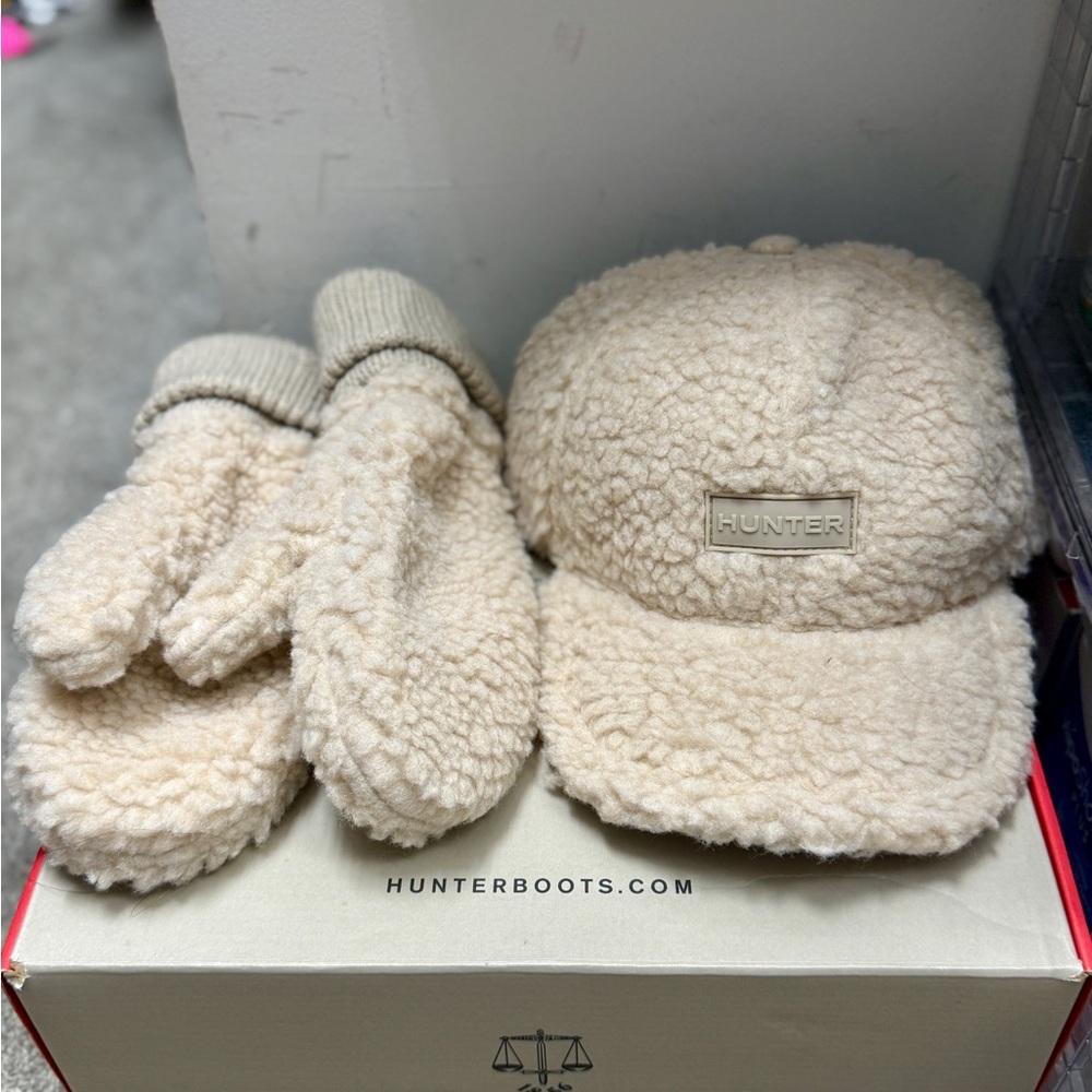 Hunter Tan Fleece Hat and Mittens Set